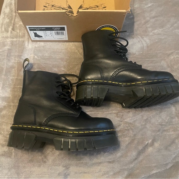 Dr. Martens Audrick Boot size 8 - Picture 2 of 11